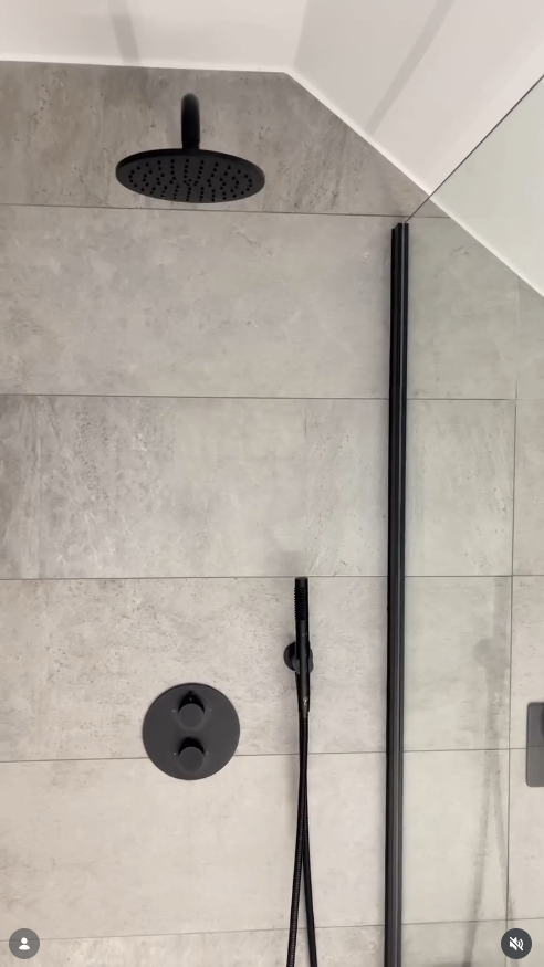 Round Black 2 Way Thermostatic Shower Kit