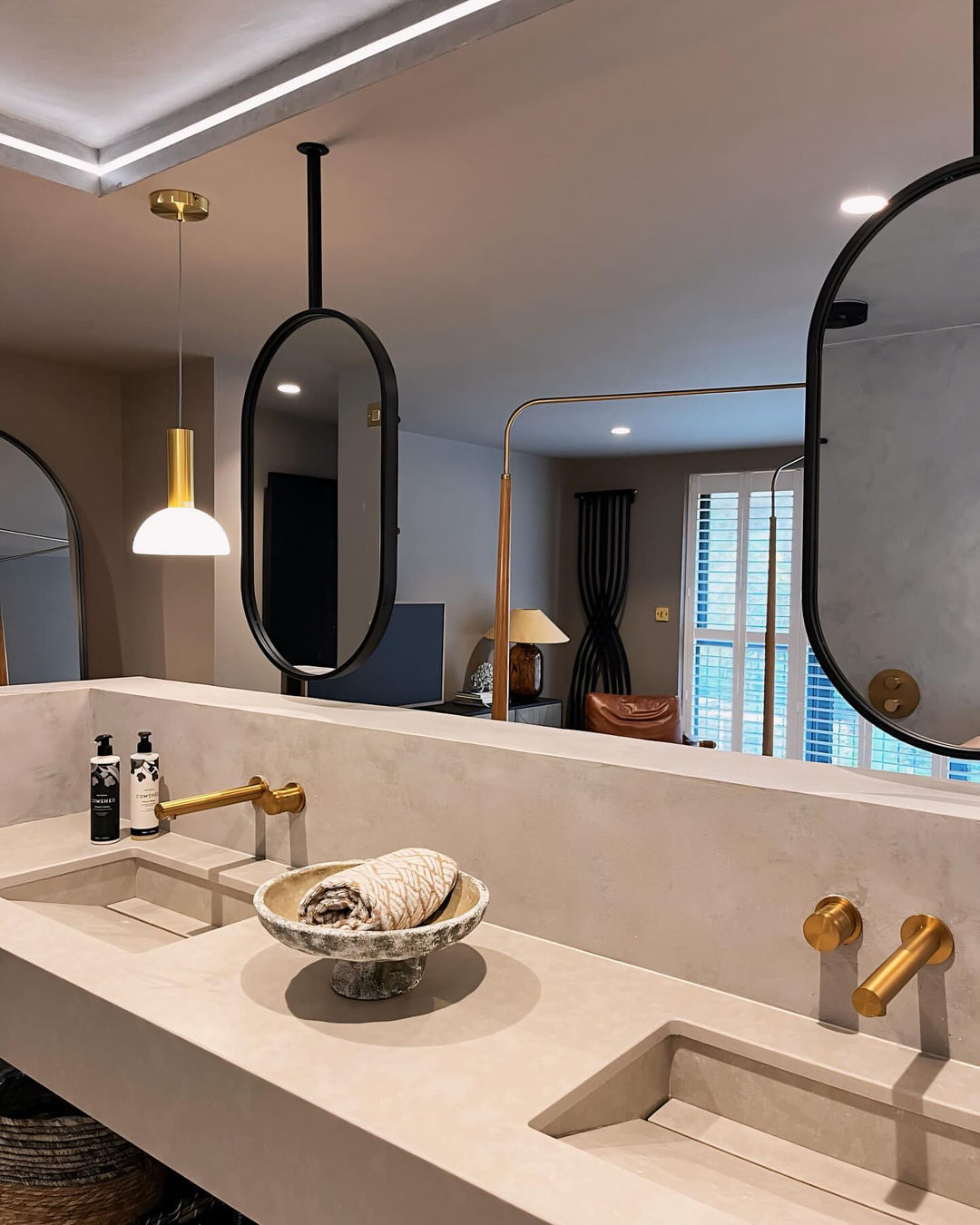 Custom-Black matte Oval Ceiling mount NO LED bathroom double side mirrors