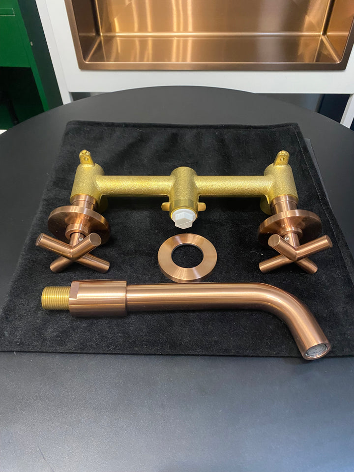 Ensemble de robinet de lavabo mural à poignées croisées en cuivre satiné