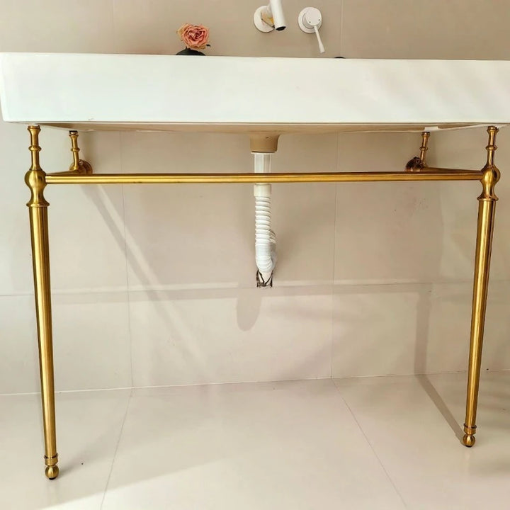 European retro wash basin brass bracket hotel famous hotel bathroom cabinet ceramic integrated basin washbasin