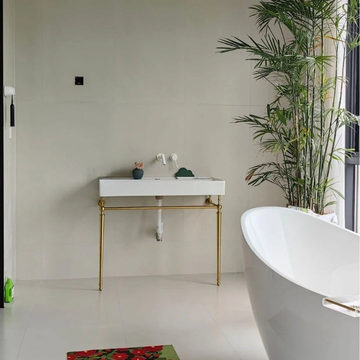 European retro wash basin brass bracket hotel famous hotel bathroom cabinet ceramic integrated basin washbasin