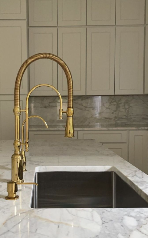 Elisabeth- Victorian Tall Kitchen Island Faucet Dual Pull Our Spayer Mode