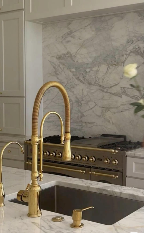 Elisabeth- Victorian Tall Kitchen Island Faucet Dual Pull Our Spayer Mode