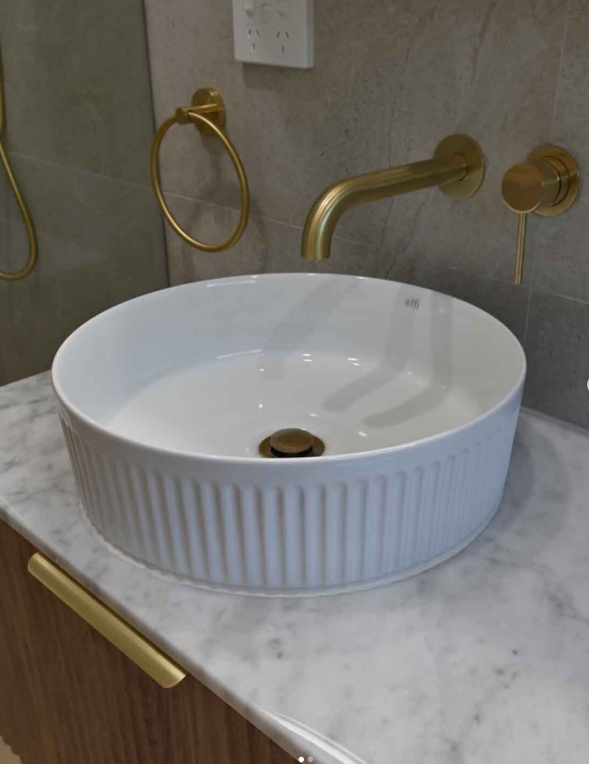 Modern Sleek Wall Mounted Single Lever Lavatory Faucet