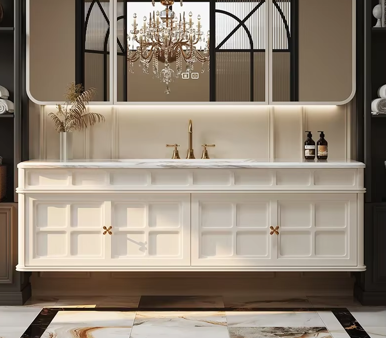 Meuble de salle de bain rétro Versailles - Colonne de rangement gain de place, élégante et tendance, vitrine de luxe pour produits de soin, décoration et mobilier.